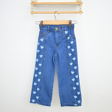 Jean en Denim Estampado de Corazones