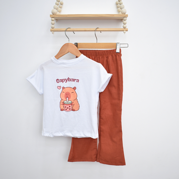 Conjunto con Estampado de Capybara