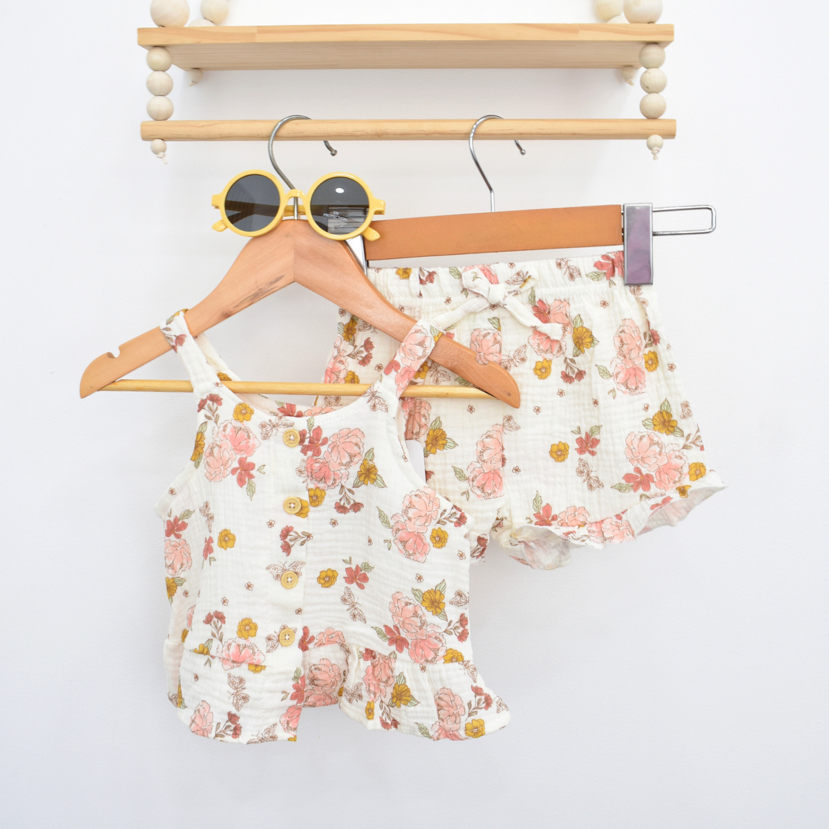 Conjunto de Blusa y Short - Gafas Amarillas