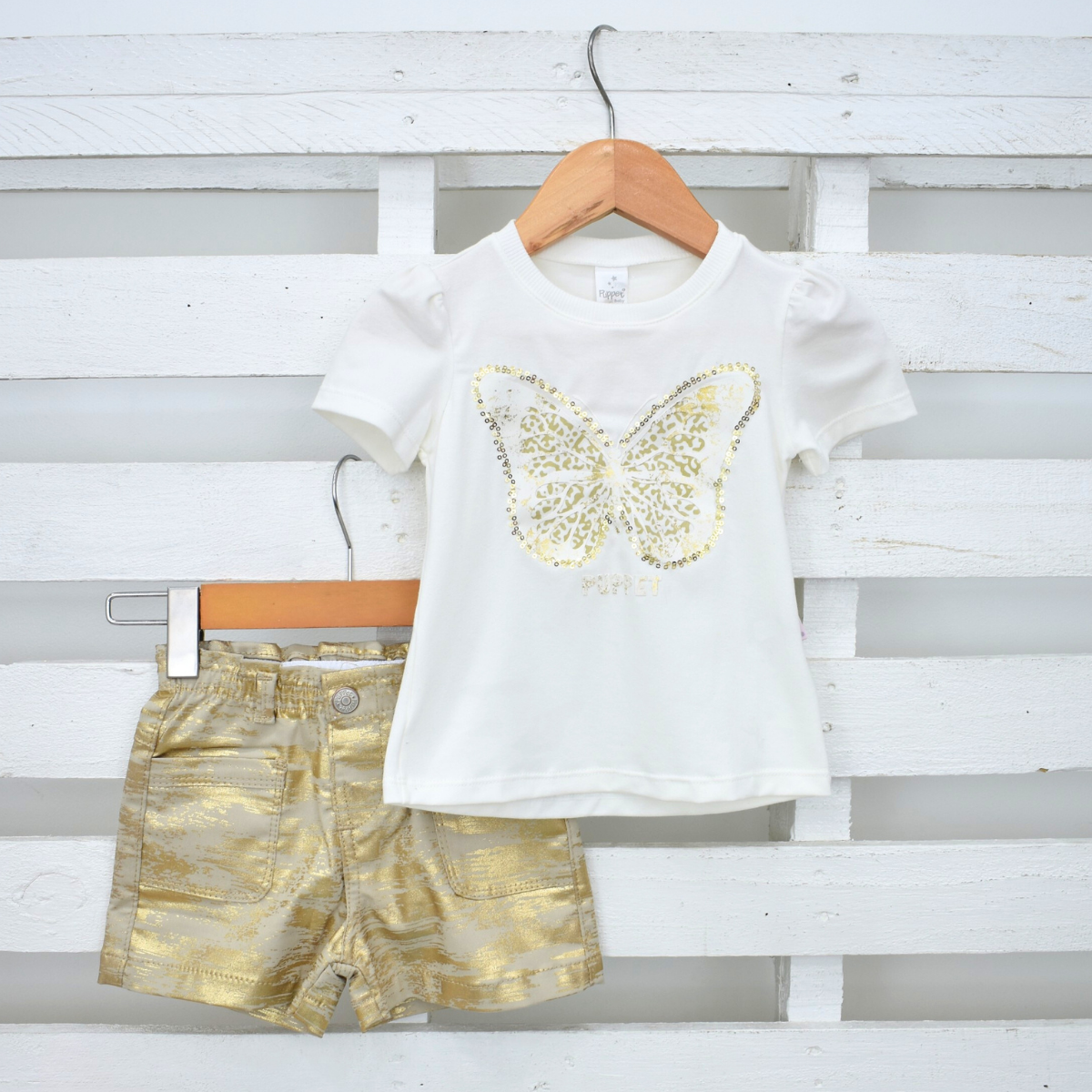 Conjunto de Short y Blusa con Mariposa Estampada de Bebé