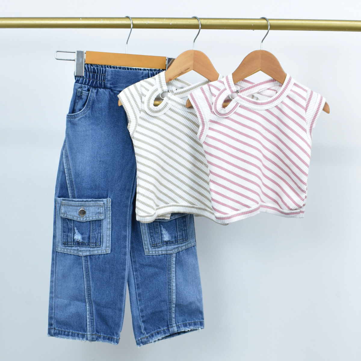 Conjunto en Denim Cargo y Blusa Rib