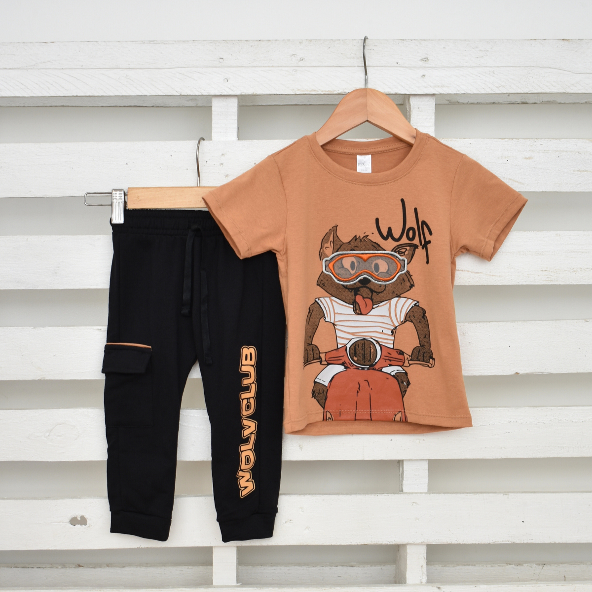 Conjunto de Sudadera y Camiseta
