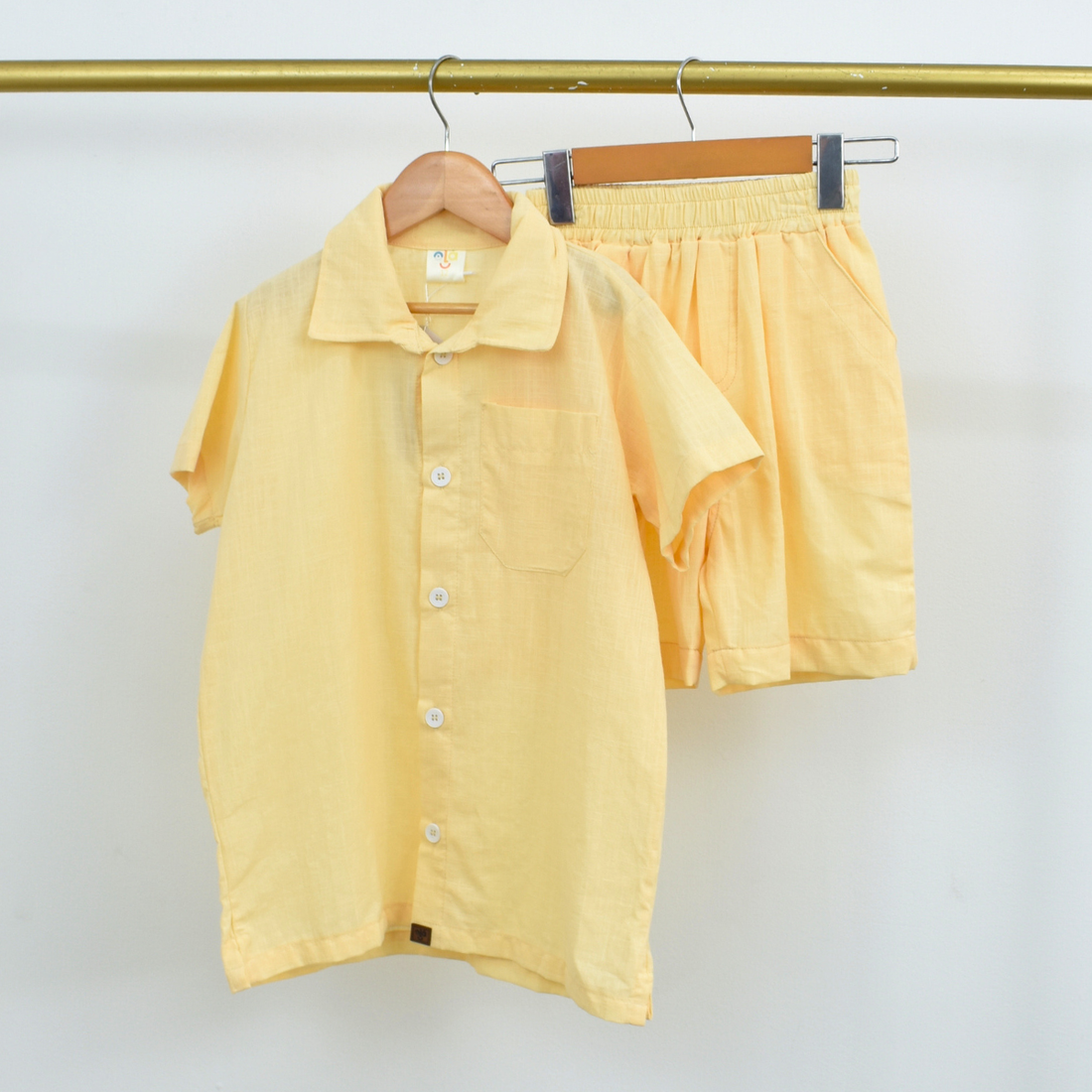 Conjunto de Camisa y Bermuda Solo Tono