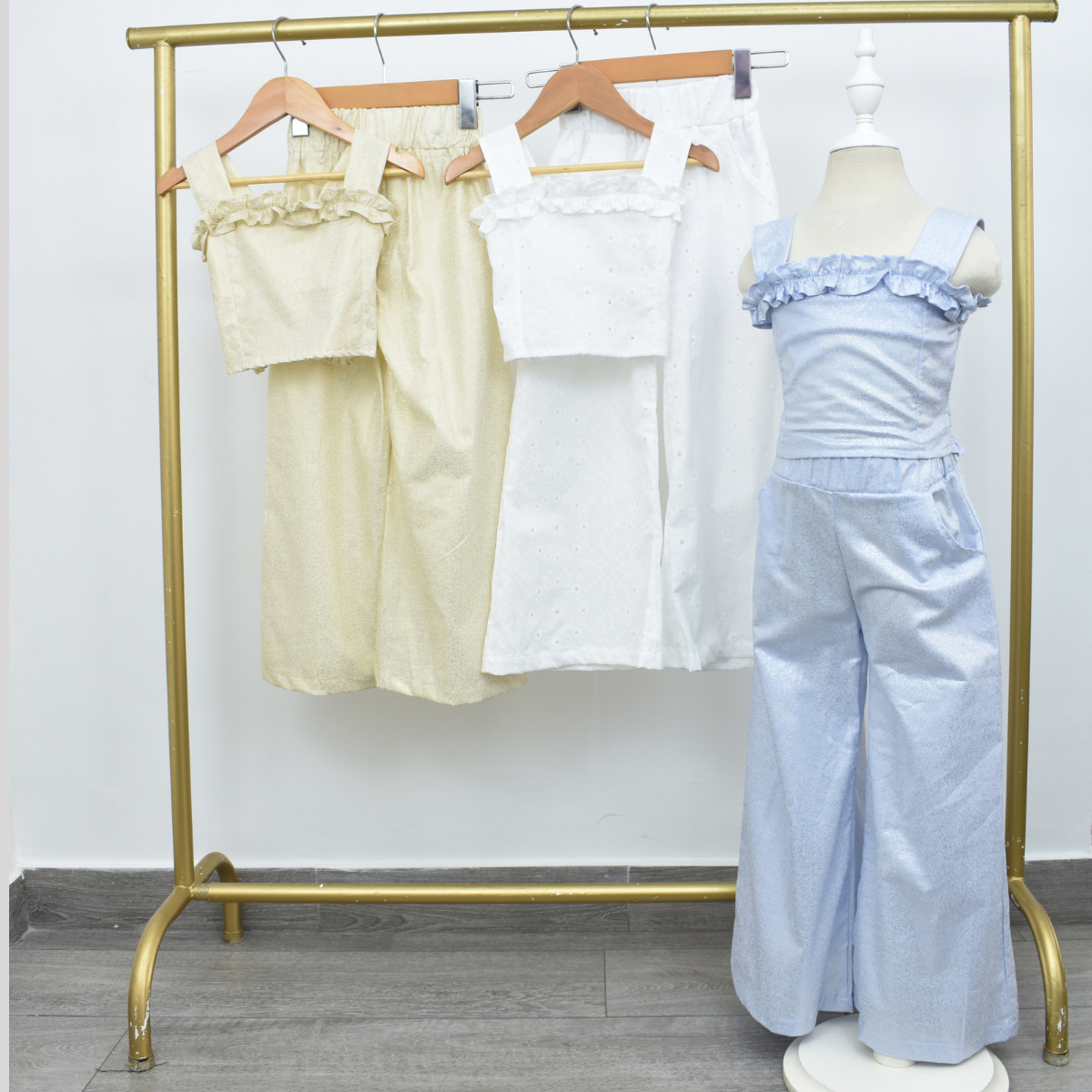 Conjunto de Pantalón Ancho y Blusa Enrresortada