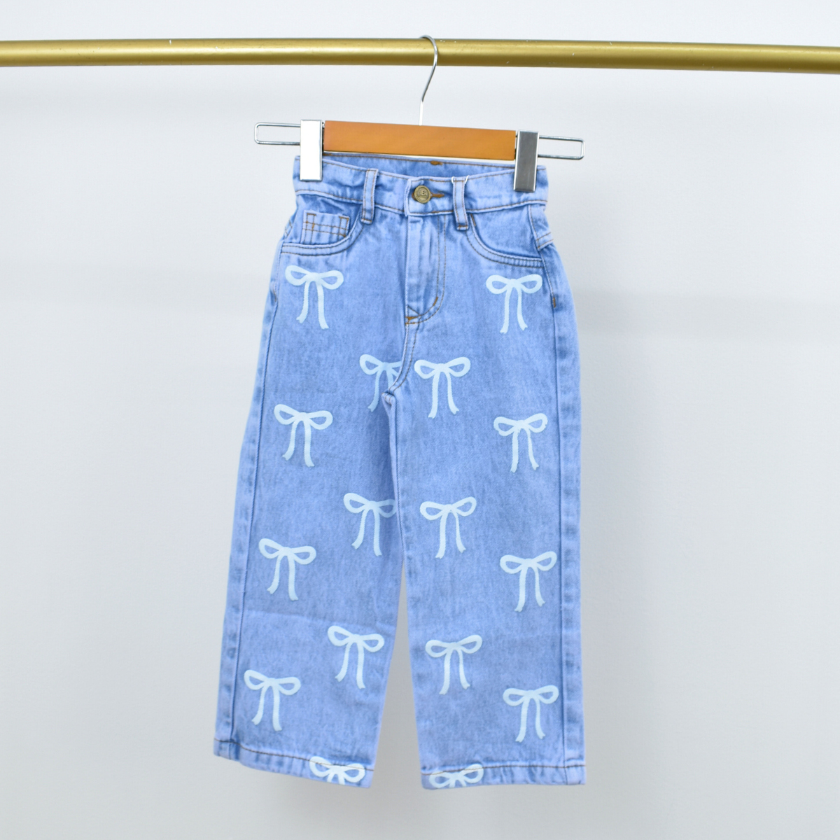 Jean en Denim con Estampado de Moños