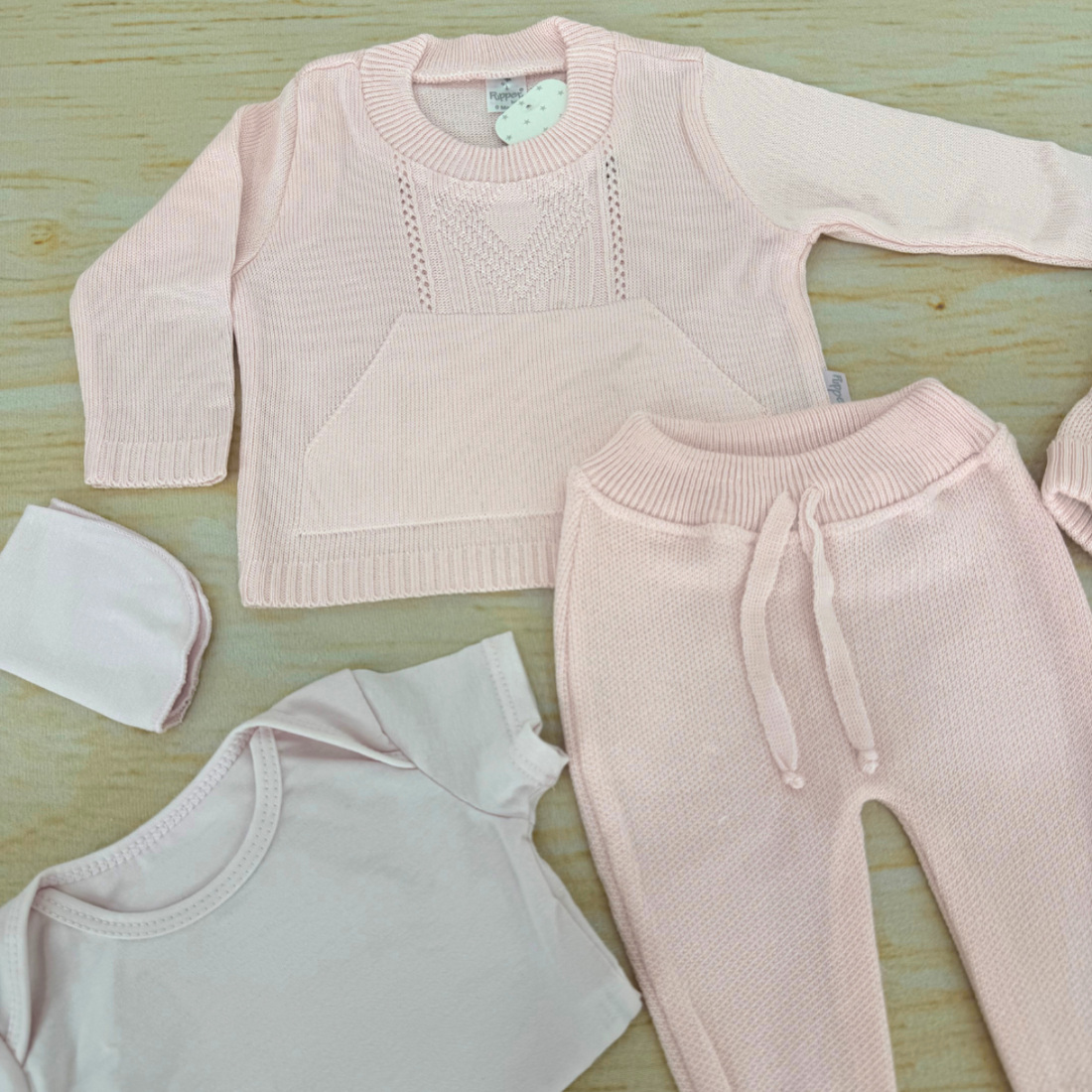 Set de Primer Día para Bebé Niña – 6 Piezas de Dulzura y Comodidad