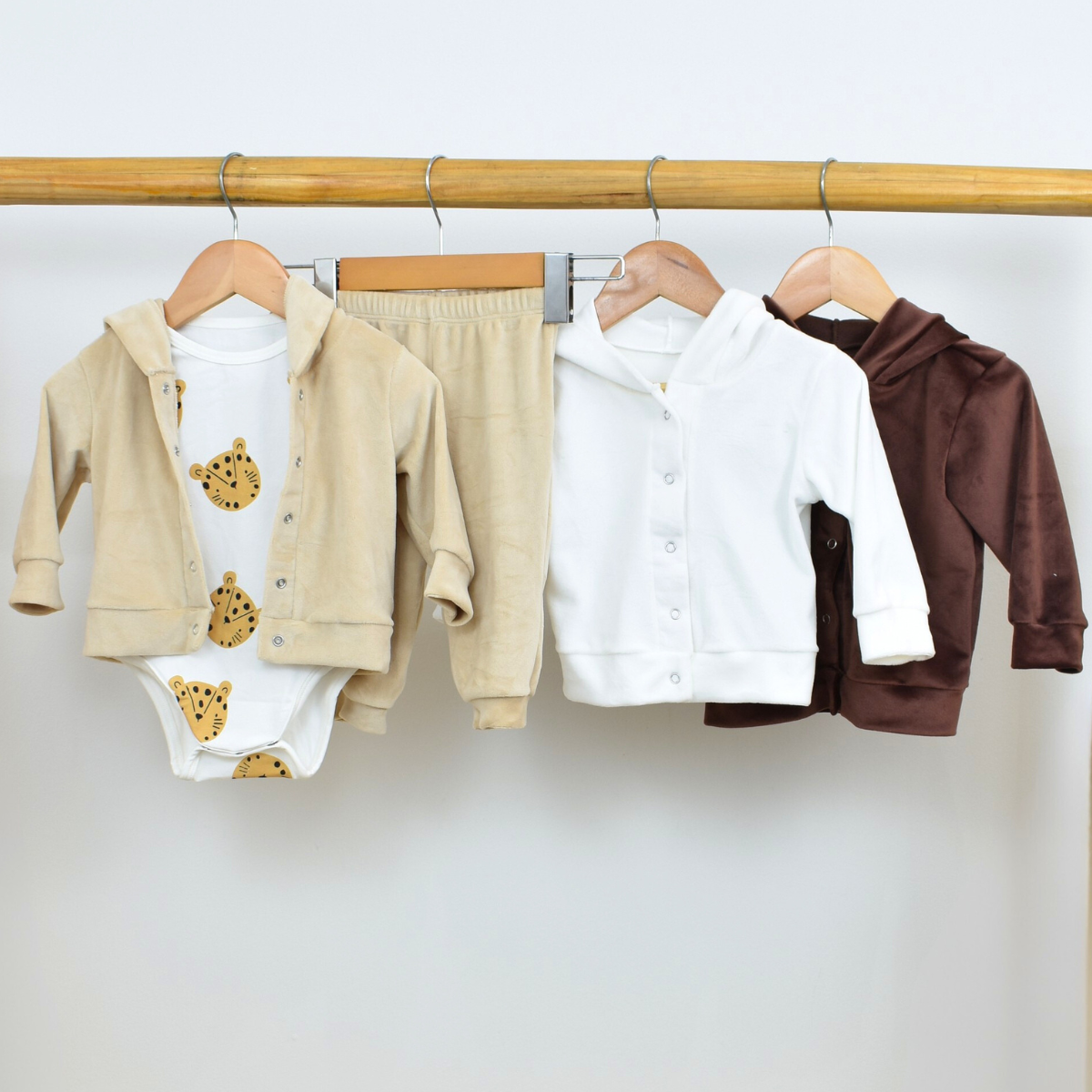 Conjunto de Saco, Body Estampado y Sudadera