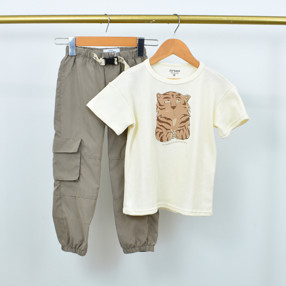 Conjunto de Pantalón y Camiseta