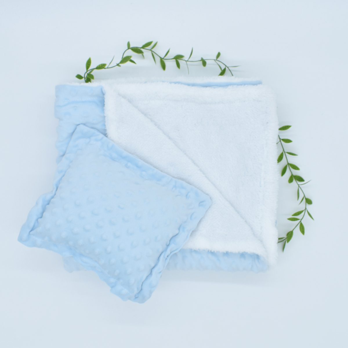 Cobija Rollo Tipo Minky con Almohada – Suavidad y Confort en Cada Sueño