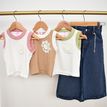 Conjunto con Blusa Tejida Aplique Floral y Jean
