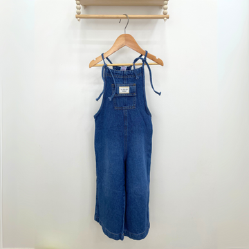 Jardín en Denim para Niña – Estilo Casual con Encanto