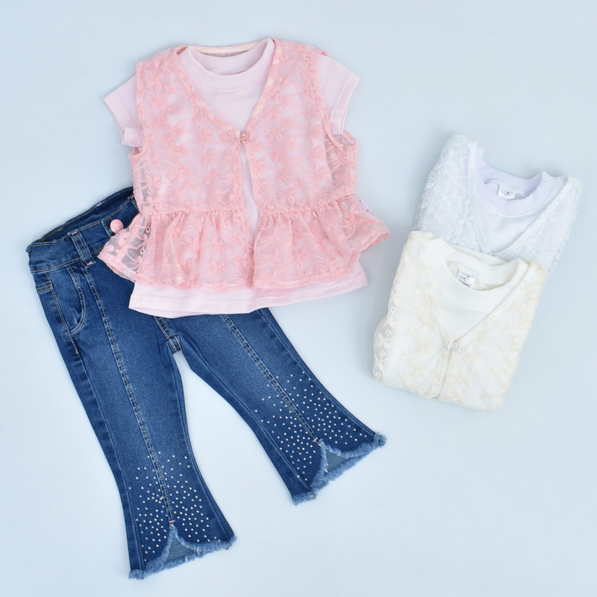 Conjunto de Chaleco, Camiseta y Denim con Pedrería