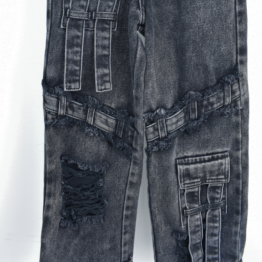 Jean Negro Tipo Cargo con Desgastes